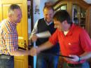Ansgar Trinn (Kassierer), Reinhard Thiedemann (neuer 1. Vorsitzender), Elmar Beckmann (40 Jahre Mitglied)